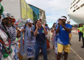 Salvador recebe quase 8 mil visitantes de cruzeiros durante último dia oficial de folia