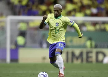 Clássico sul-americano: Brasil encara Argentina com mudanças e clima tenso