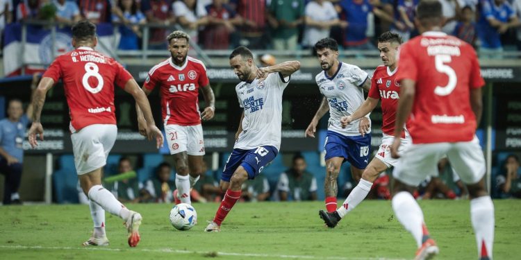 Bahia e Internacional empatam em estreia emocionante na Libertadores