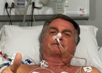 Bolsonaro é transferido de Natal para Brasília após crise abdominal; cirurgia não está descartada