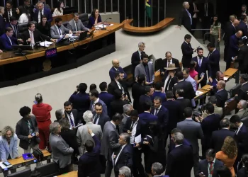 Câmara aprova Lei da Reciprocidade Comercial em resposta a tarifas de Trump; texto segue para sanção