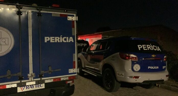 Jovem é morto a tiros após perseguição no bairro Asa Branca, em Feira de Santana