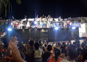 Esquenta de Humildes antecipa a Micareta e arrasta multidão em noite de festa