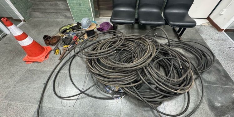 PM apreende materiais furtados e detém dois suspeitos no Centro de Feira de Santana