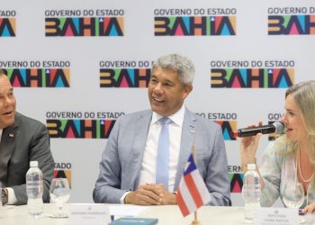 Governo da Bahia propõe reajuste de 13,63% para servidores da saúde até 2026