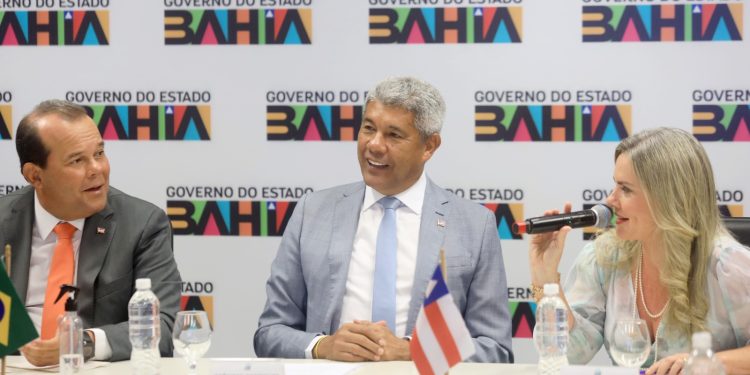 Governo da Bahia propõe reajuste de 13,63% para servidores da saúde até 2026