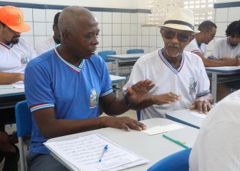 Mais jovens e adultos voltam à sala de aula na Bahia: número de matrículas cresce 8% em 2024