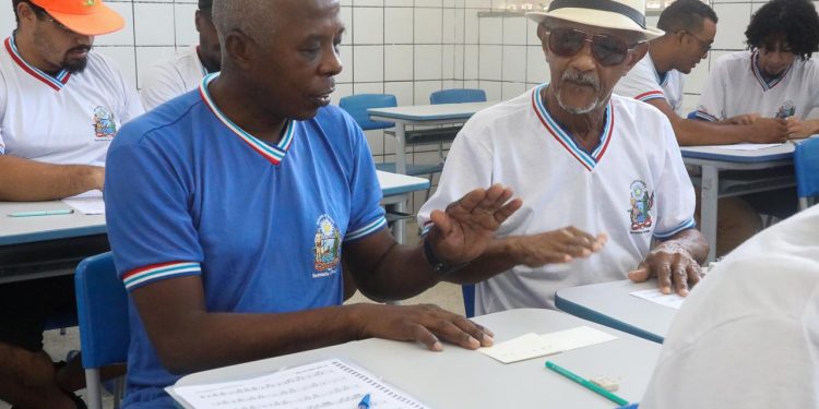 Mais jovens e adultos voltam à sala de aula na Bahia: número de matrículas cresce 8% em 2024