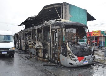 Semob investiga incêndio em ônibus articulado do BRT na Zona Norte de Feira de Santana