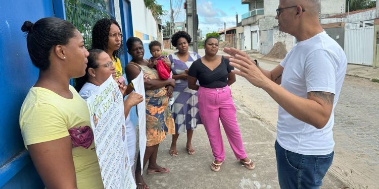 Pablo Roberto atende pedidos de mães e anuncia melhorias na Escola Antônio Carlos Coelho