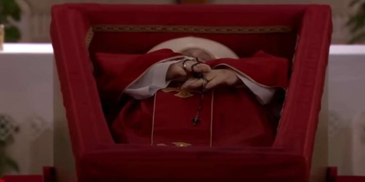 Papa Francisco morreu sem sofrer; médicos afirmam que não havia como salvá-lo