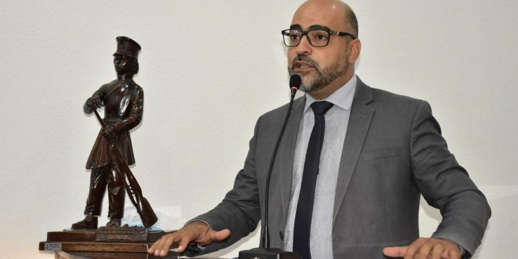 Vereador propõe melhorias para motoristas de aplicativo em Feira de Santana