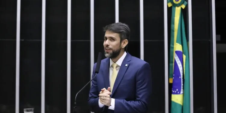 Pedro Lucas recusa ministério e segue na liderança do União Brasil na Câmara