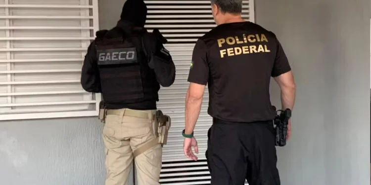 Fraude bancária desmantelada: PF e GAECO prendem suspeitos em Feira de Santana