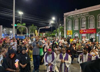 Fé e tradição iluminam a Quinta-feira Santa com a Procissão do Fogaréu em Feira de Santana