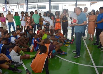 Bonfim de Feira ganha novo espaço para o esporte: Escola Municipal Álvaro Pereira Boaventura inaugura quadra poliesportiva