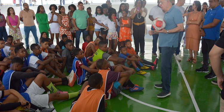 Bonfim de Feira ganha novo espaço para o esporte: Escola Municipal Álvaro Pereira Boaventura inaugura quadra poliesportiva