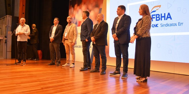 Feira de Santana se firma como polo de turismo de eventos, destaca José Ronaldo