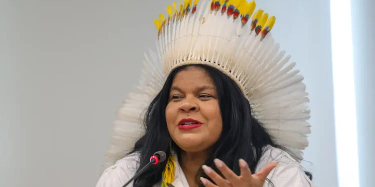 Ministra Sonia Guajajara celebra avanços inéditos na proteção dos povos indígenas