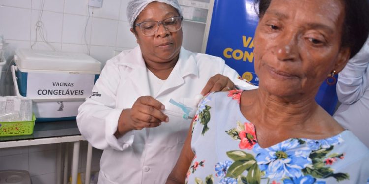 Feira contra a gripe: Vacinação avança na zona rural e chega a locais estratégicos