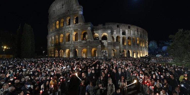 Papa Francisco se ausenta da Via-Sacra no Coliseu pelo terceiro ano consecutivo