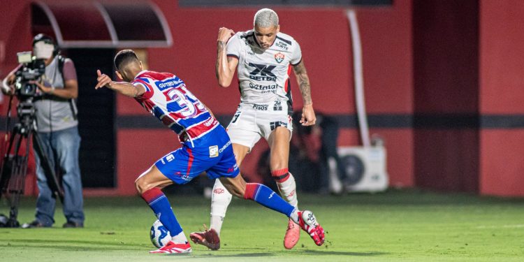 Vitória vence o Fortaleza no Barradão e conquista a primeira no Brasileirão 2025