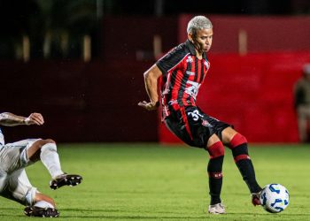 Vitória arranca empate com o Grêmio e respira fora da zona de rebaixamento