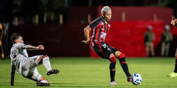 Vitória arranca empate com o Grêmio e respira fora da zona de rebaixamento