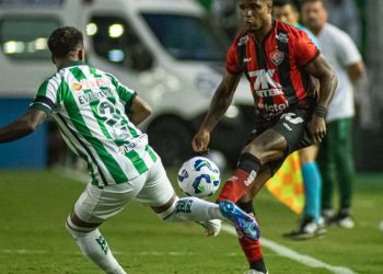 Suspeita de manipulação em jogo do Vitória: cartão para jogador do Juventude levanta alerta em operadoras de apostas