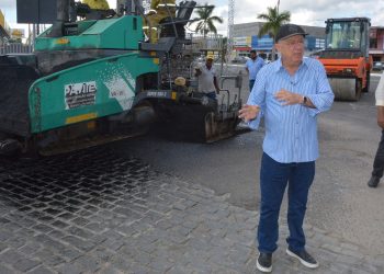 Pavimentação de ruas de Feira de Santana avança com o olhar do prefeito José Ronaldo