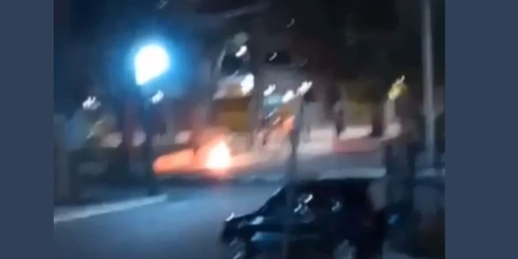 Homem é morto a tiros e tem corpo parcialmente queimado no Centro de Feira de Santana