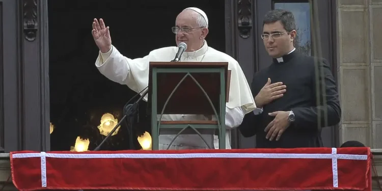 Papa Francisco pediu velório simples e lápide sem adornos em testamento
