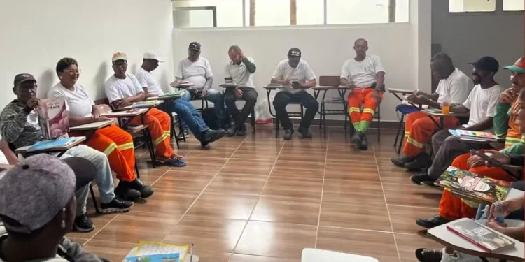 Alfagaris transforma a vida de garis em Feira de Santana e chega à final do Prêmio LED 2025