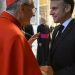 Macron é acusado de tentar influenciar escolha do próximo Papa, diz jornal francês