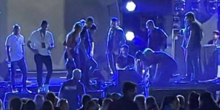 Marrone sofre queda de palco em show em Goiânia e apresentação com Bruno é interrompida