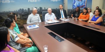 Prefeito José Ronaldo assina enquadramento de 118 professores da rede municipal