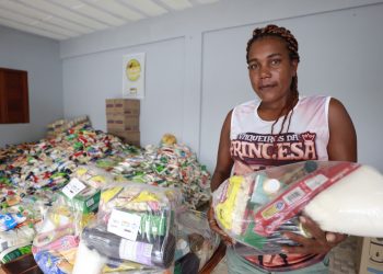 Polícia Militar da Bahia doa quatro toneladas de alimentos ao Bahia Sem Fome na Micareta