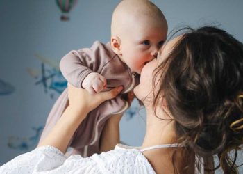 Mulher processa empresa em Salvador após ser ridicularizada por pedir licença-maternidade para cuidar de bebê reborn