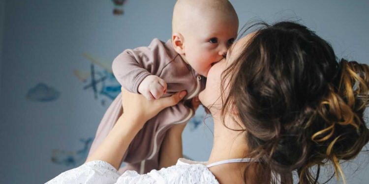 Mulher processa empresa em Salvador após ser ridicularizada por pedir licença-maternidade para cuidar de bebê reborn