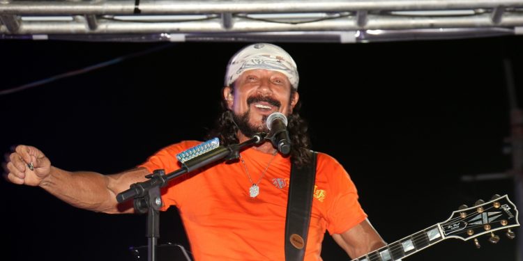 Bell Marques abre a Micareta de Feira 2025 com energia contagiante