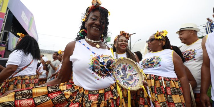 Blocos afros levam ancestralidade e resistência à Micareta de Feira 2025