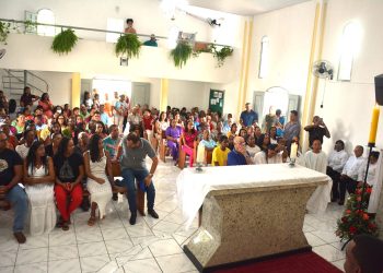 Fé e emoção marcam encerramento da Festa de Nossa Senhora de Fátima em Candeia Grossa