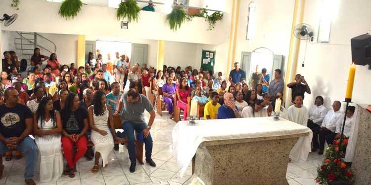 Fé e emoção marcam encerramento da Festa de Nossa Senhora de Fátima em Candeia Grossa