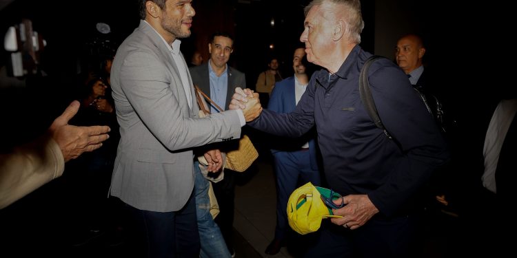 Carlo Ancelotti chega ao Brasil e inicia era à frente da Seleção Brasileira