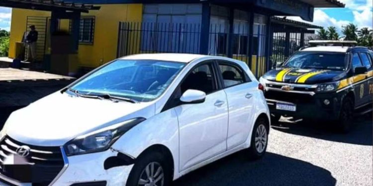 Homem é preso com carro roubado e placas clonadas na BR-101, em Feira de Santana