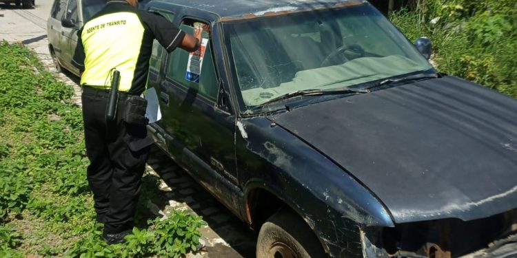SMT intensifica remoção de veículos abandonados nas ruas de Feira de Santana