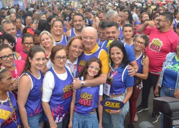 Bloco Delas leva mensagem de paz e combate à violência contra a mulher na Micareta de Feira de Santana