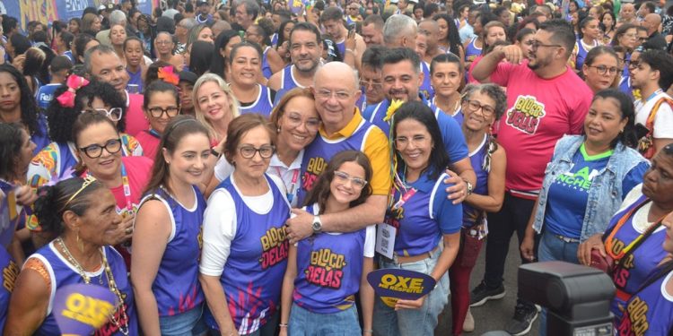 Bloco Delas leva mensagem de paz e combate à violência contra a mulher na Micareta de Feira de Santana