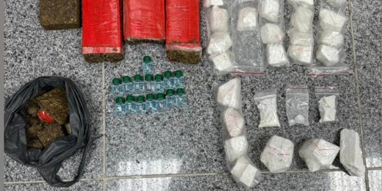 Polícia Militar da Bahia prende homem por tentativa de homicídio e tráfico de drogas em Feira de Santana