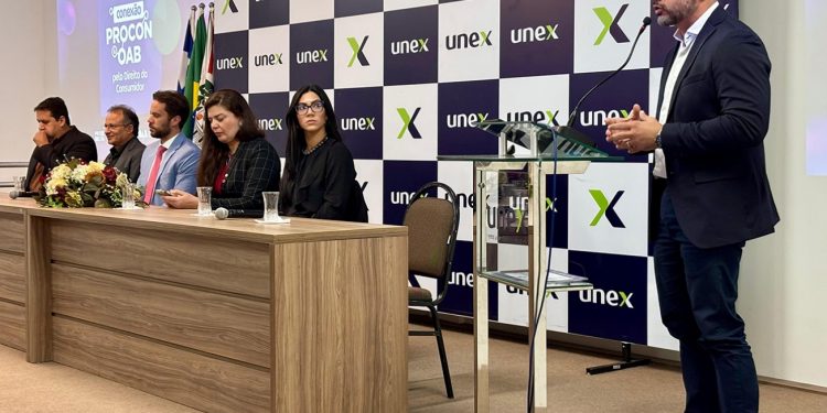 Procon e OAB discutem abusos e superendividamento em evento que reúne 300 participantes em Feira de Santana